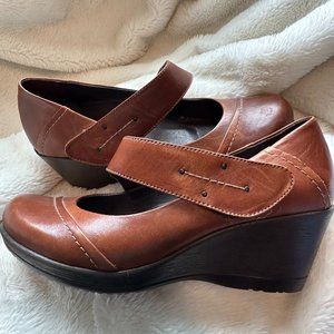 Almost New Dansko Leather Brown Ruby  Wedge